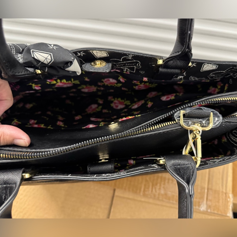 Betsey Johnson NWOT Black Skull Tote - Picture 5 of 5